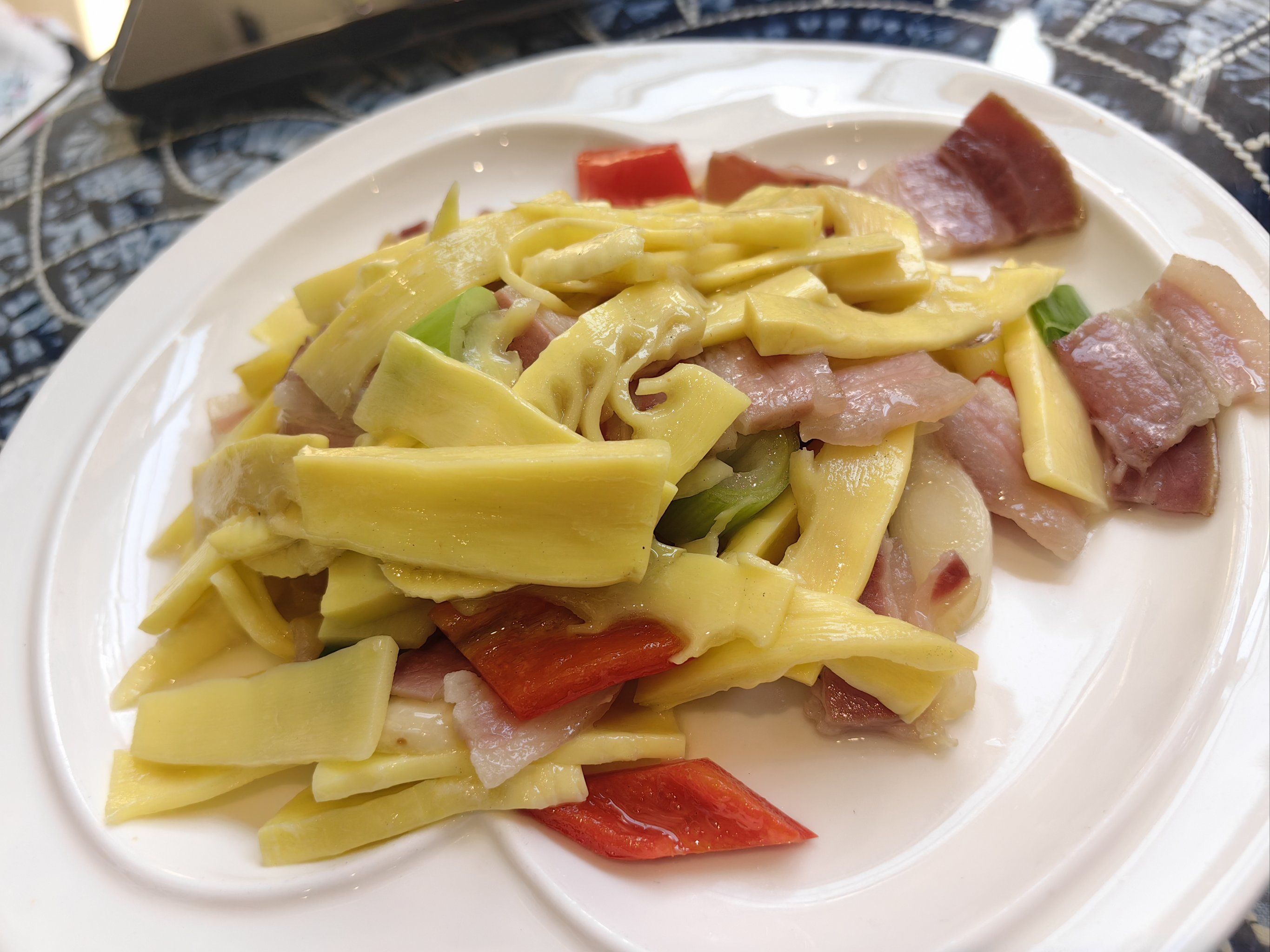 酸筍炒臘肉(普洱、西雙版納)