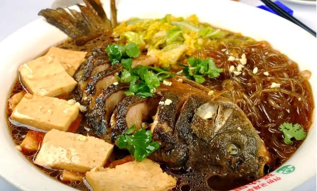 得莫利燉魚與醬骨頭