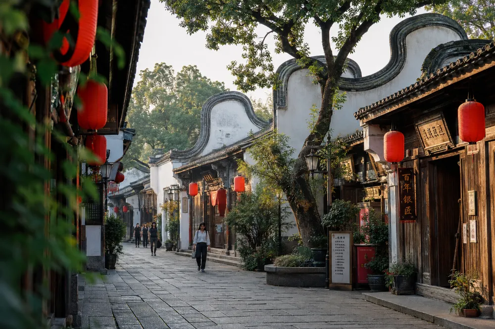 福州旅遊必訪:三坊七巷清晨的馬鞍牆與青石板路